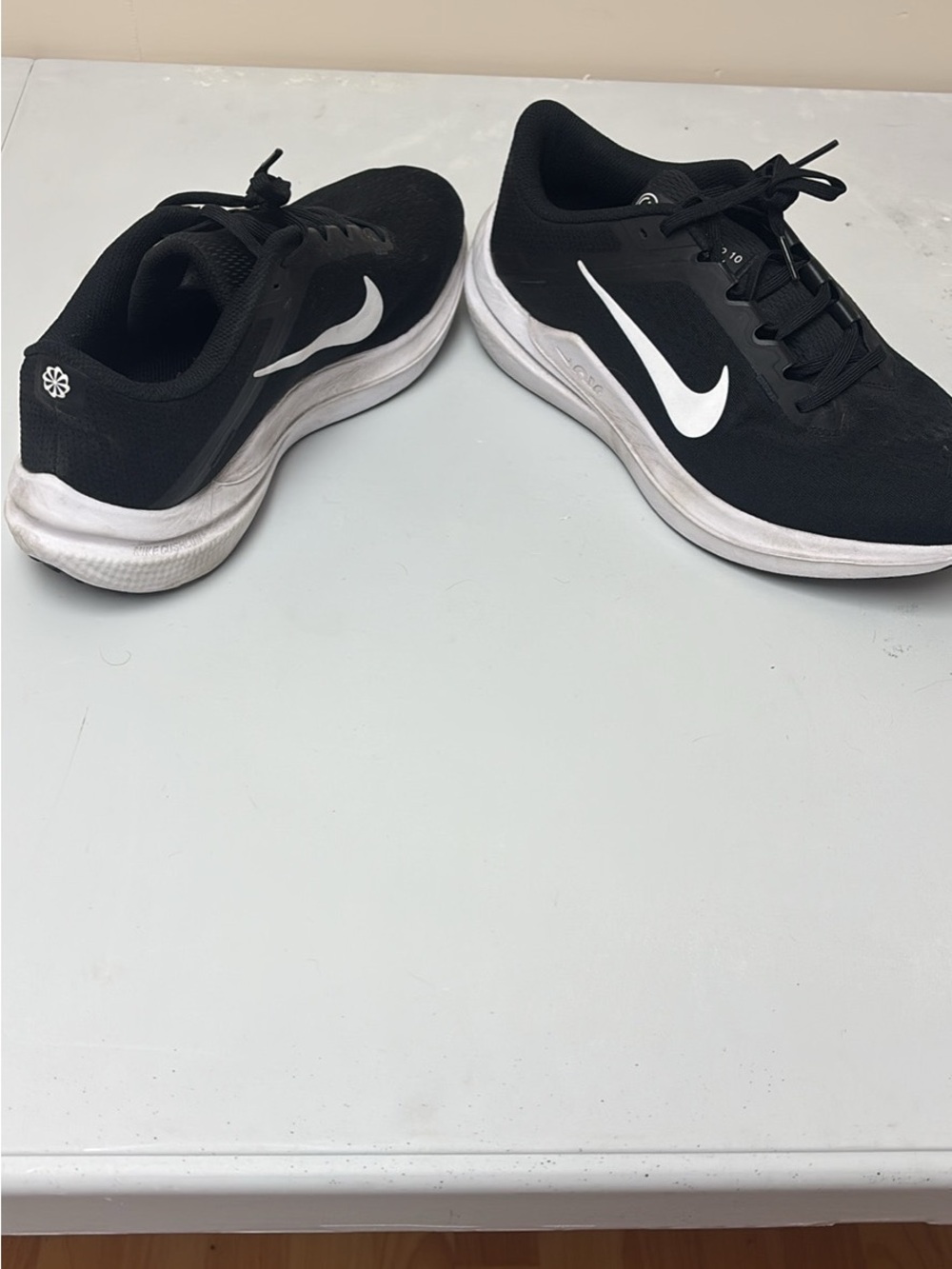Nike Black Casual Sneaker with White Insole Logo